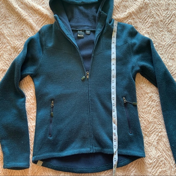 Warm Bench sweater - Picture 8 of 9